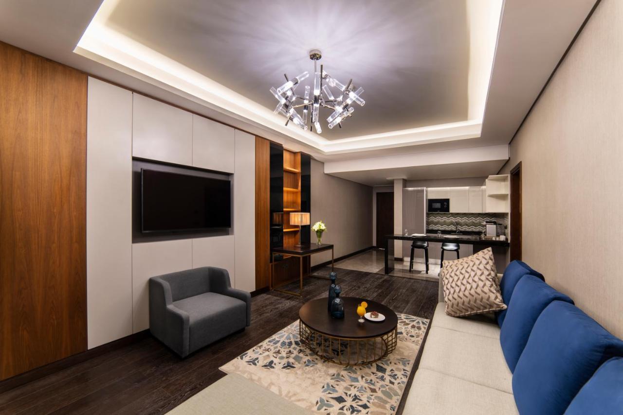Movenpick Hotel And Residences Ριάντ Εξωτερικό φωτογραφία A suite at the hotel
