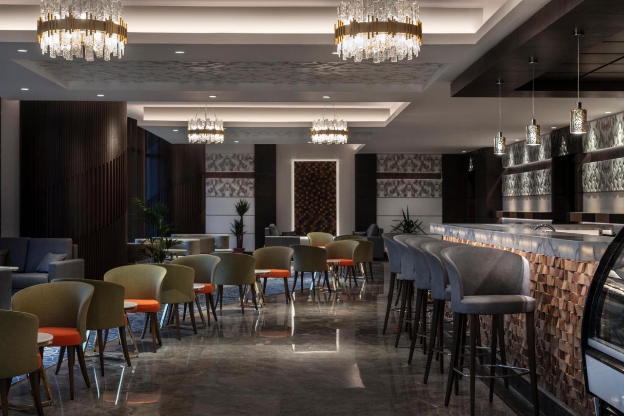 Movenpick Hotel And Residences Ριάντ Εξωτερικό φωτογραφία The bar at the hotel