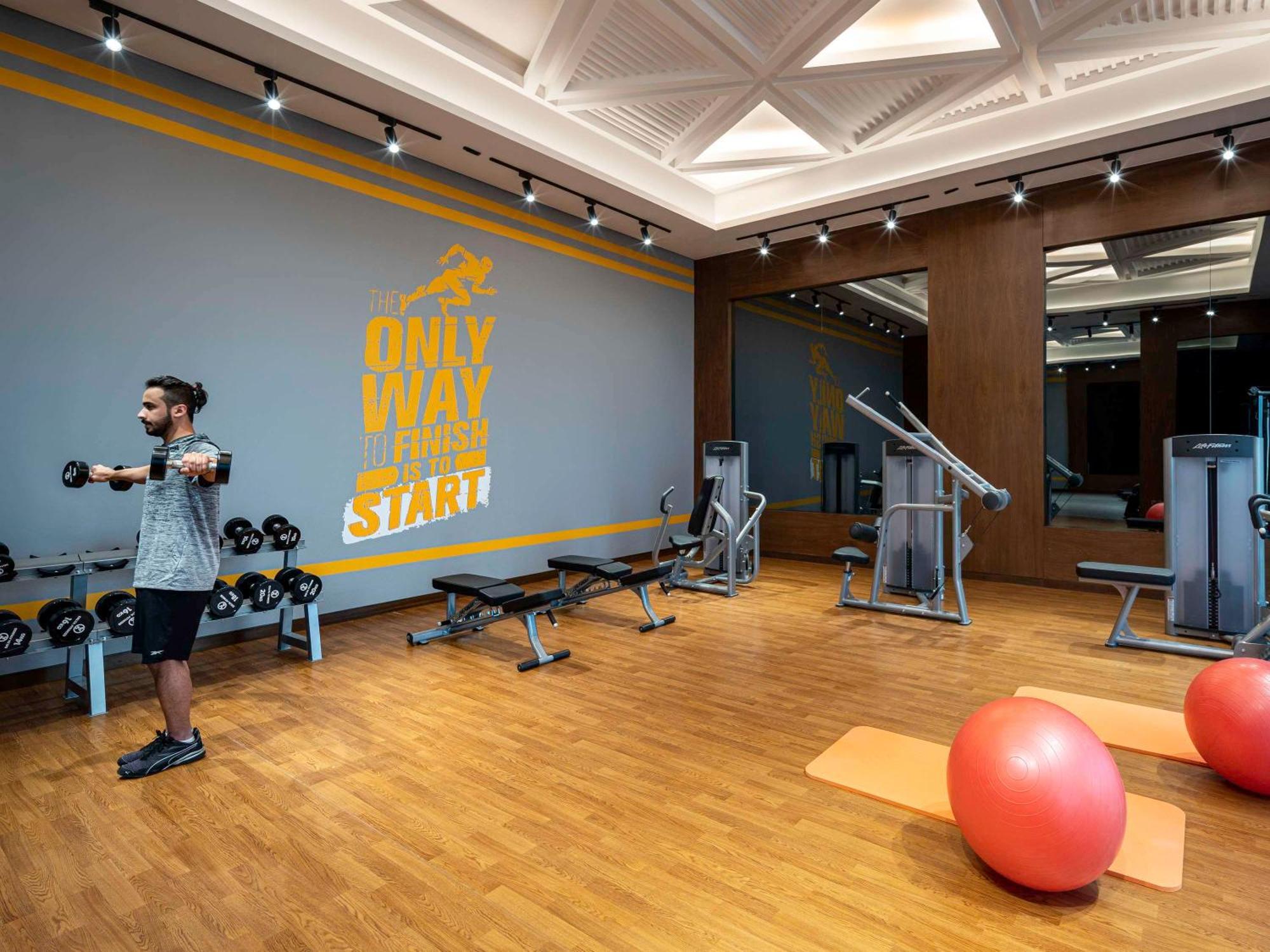 Movenpick Hotel And Residences Ριάντ Εξωτερικό φωτογραφία The gym at the hotel