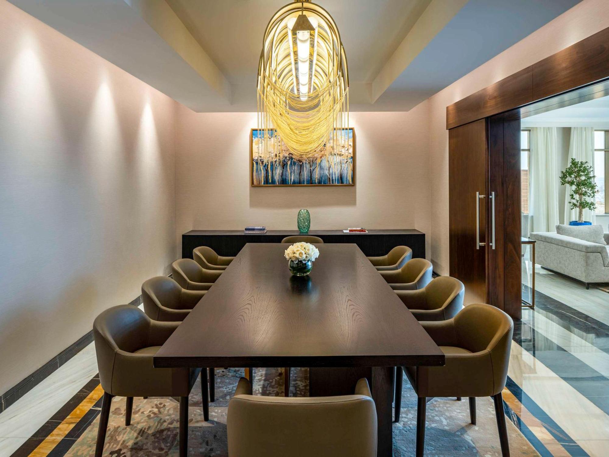 Movenpick Hotel And Residences Ριάντ Εξωτερικό φωτογραφία The private dining room at the hotel