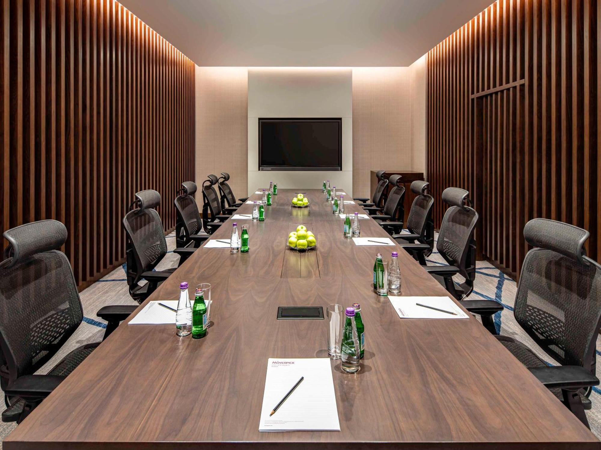 Movenpick Hotel And Residences Ριάντ Εξωτερικό φωτογραφία Meeting room