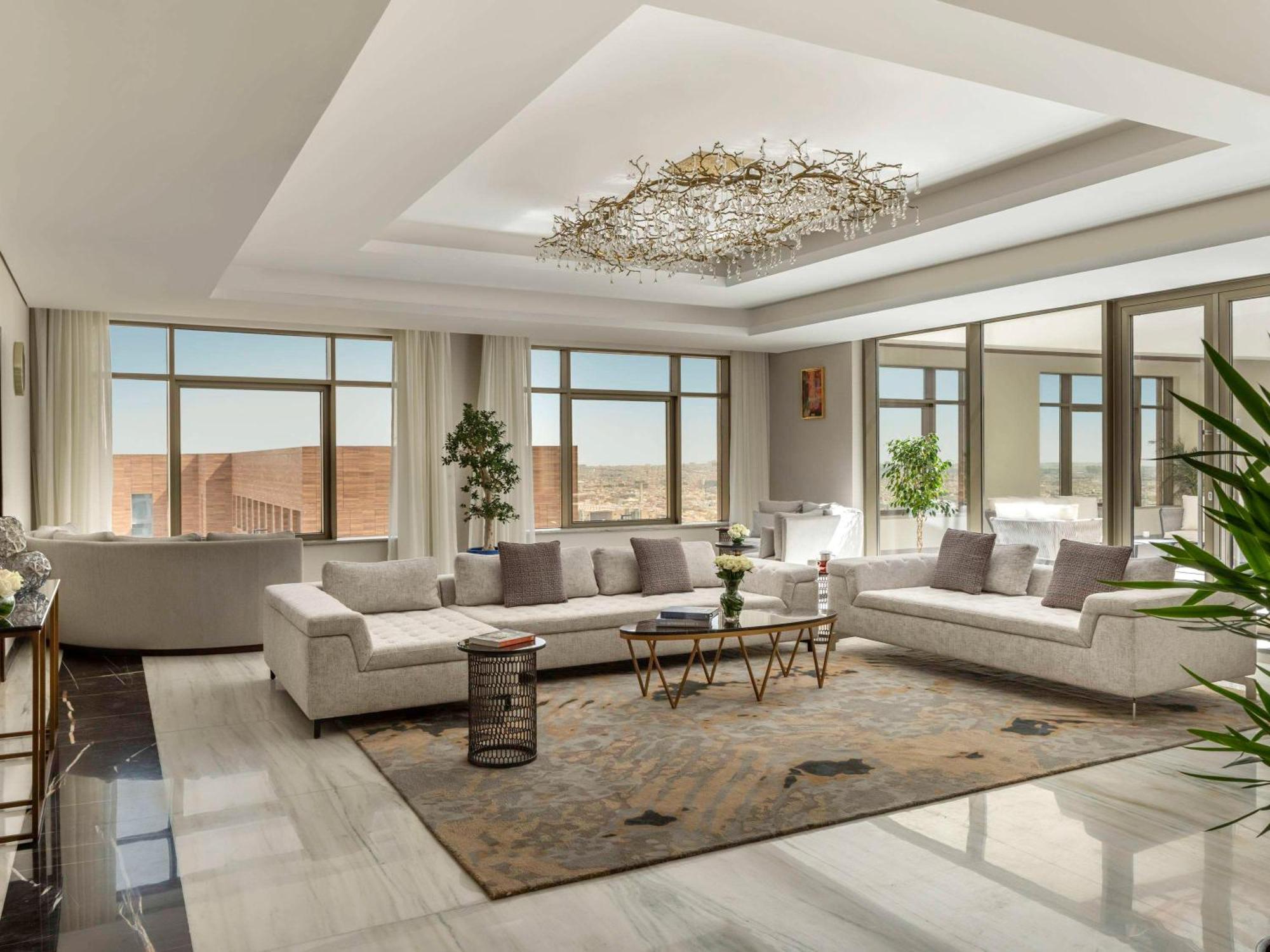 Movenpick Hotel And Residences Ριάντ Εξωτερικό φωτογραφία The interior of the hotel