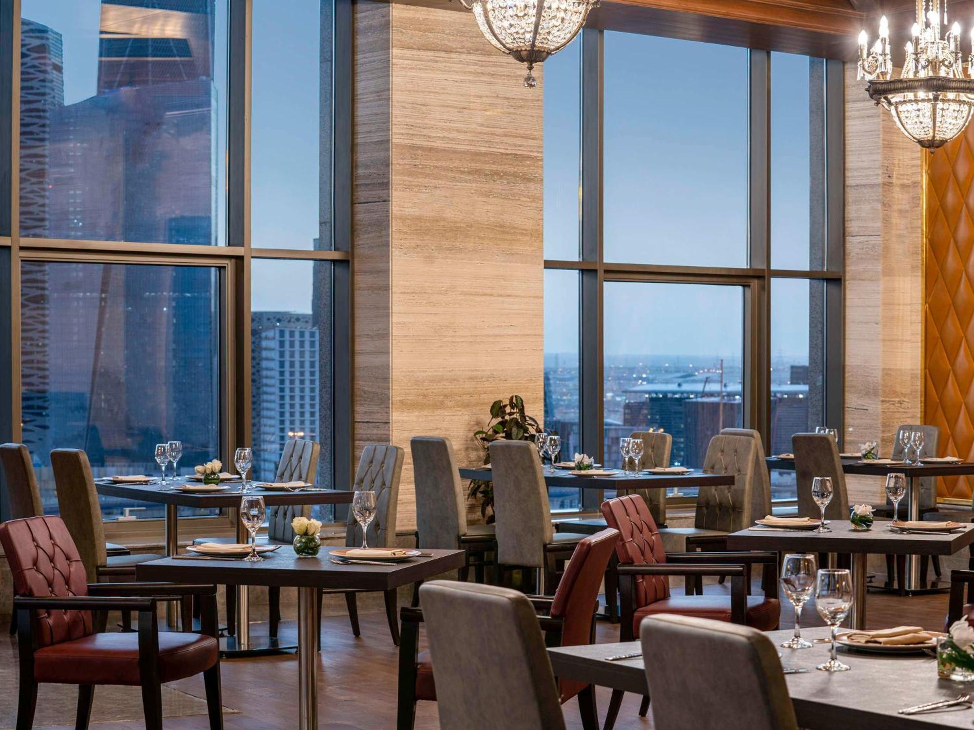 Movenpick Hotel And Residences Ριάντ Εξωτερικό φωτογραφία The restaurant