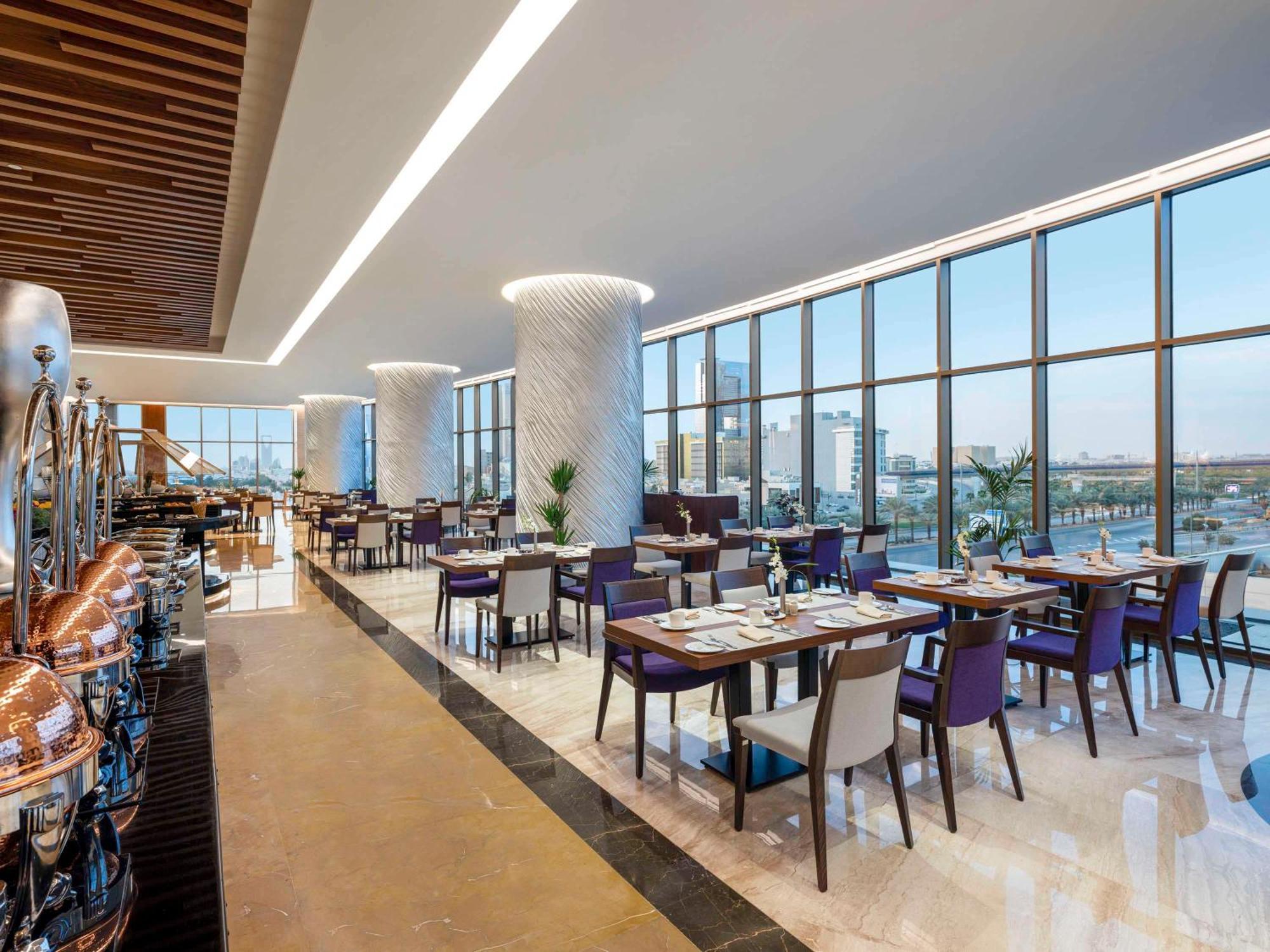 Movenpick Hotel And Residences Ριάντ Εξωτερικό φωτογραφία The restaurant