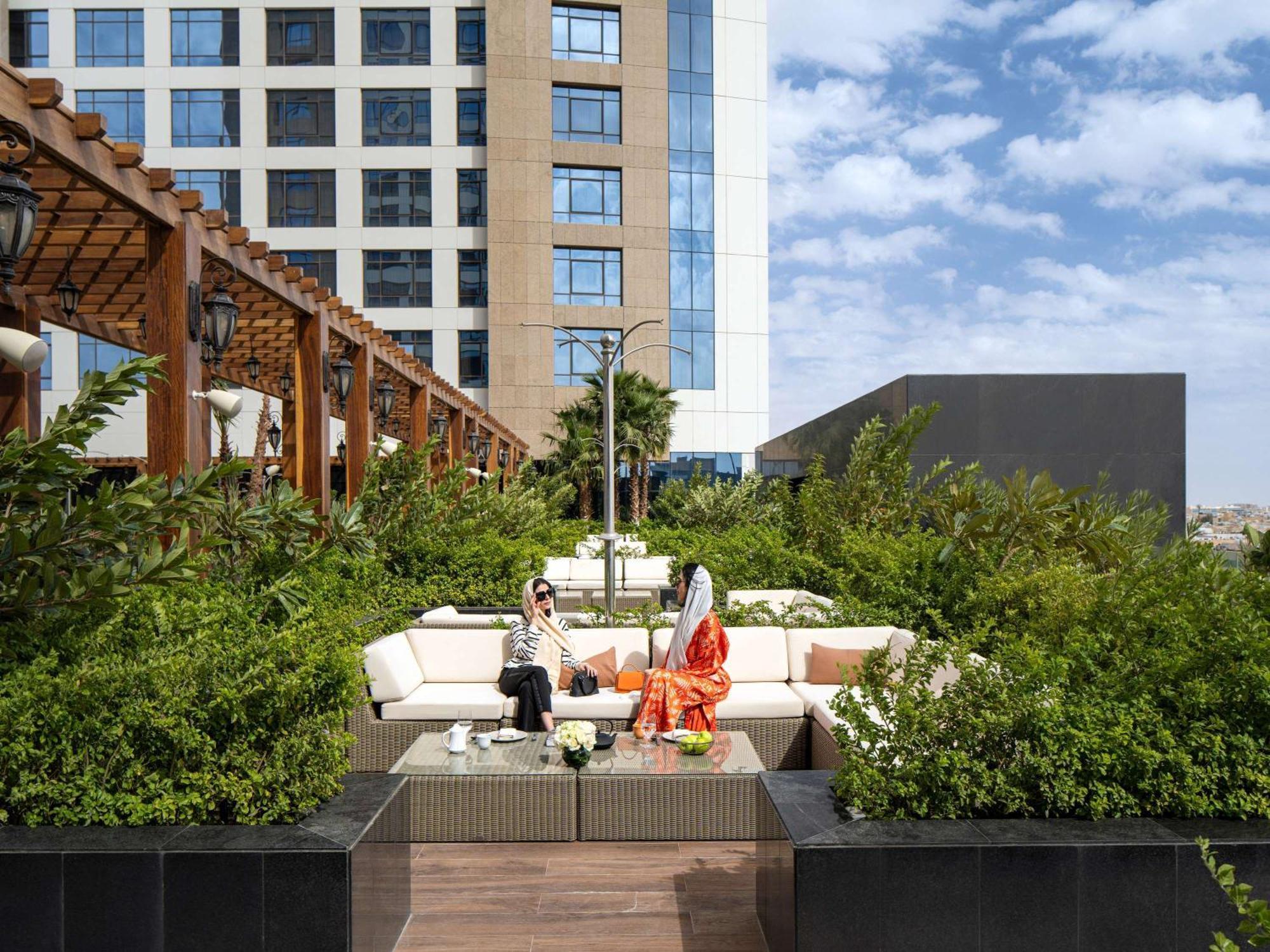 Movenpick Hotel And Residences Ριάντ Εξωτερικό φωτογραφία The Park, Hyderabad