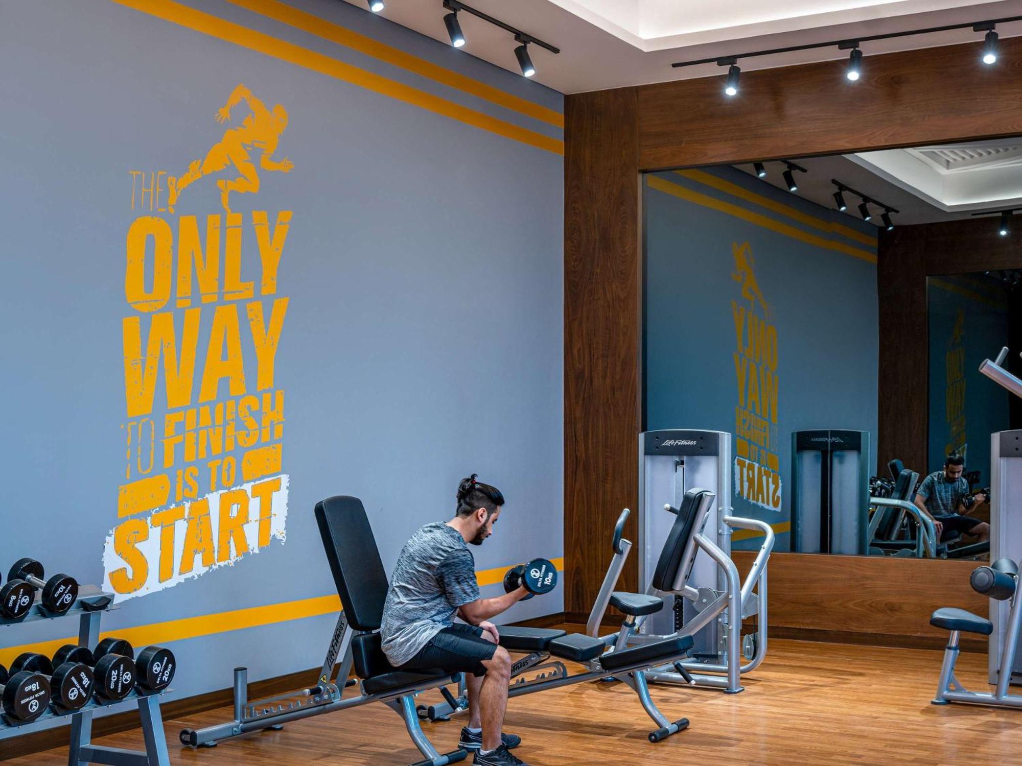 Movenpick Hotel And Residences Ριάντ Εξωτερικό φωτογραφία The gym at the hotel