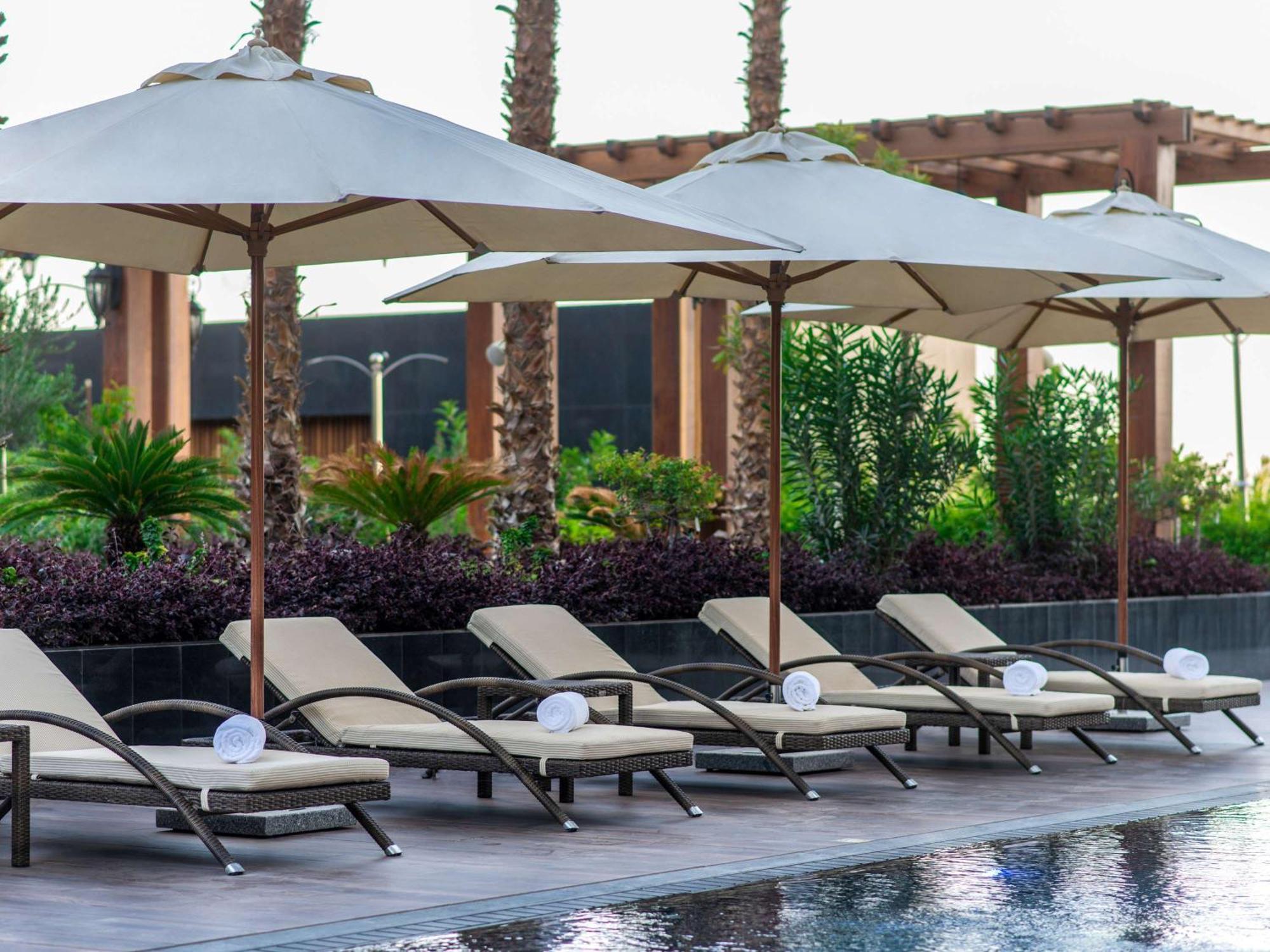 Movenpick Hotel And Residences Ριάντ Εξωτερικό φωτογραφία Pool at the hotel